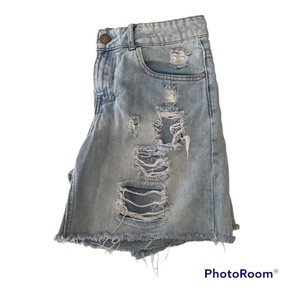 The Boyfriend Bermuda ripped distressed women's mid rise short - Picture 3 of 4